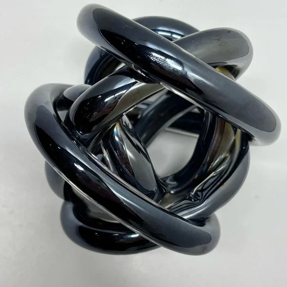 Beautiful dark chrome glass art infinity knot - Picture 6 of 9